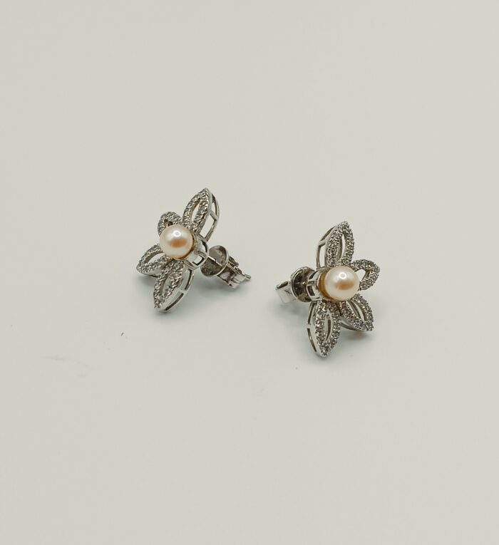 white Gold earings